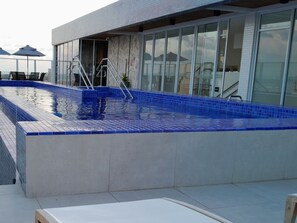 Pool - Facing the beach, all rooms with sea views and a swimming pool on the terrace (Aracaju)