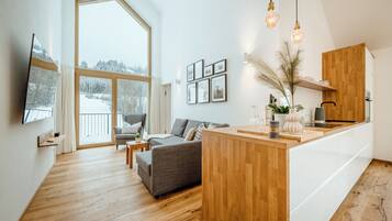 165-cm-Smart-TV mit Satellitenempfang, Netflix, Fußbodenheizung