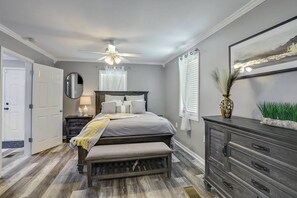 3 bedrooms, in-room safe, desk, iron/ironing board