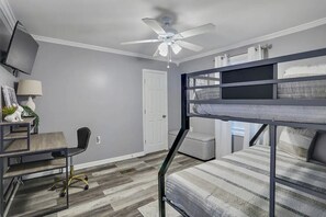 3 bedrooms, in-room safe, desk, iron/ironing board