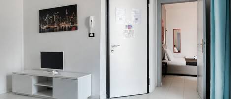 1 habitación, tabla de planchar con plancha, wifi y ropa de cama