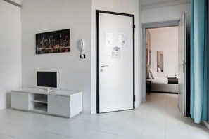 1 dormitorio, tabla de planchar con plancha, wifi y ropa de cama