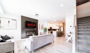 Smart TV, fireplace
