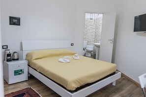 1 dormitorio, tabla de planchar con plancha, wifi y ropa de cama