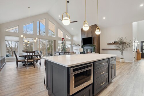 New 5-bedroom house at Apple Canyon Lake. 30 minutes from downtown Galena!