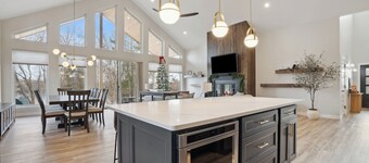 New 5-bedroom house at Apple Canyon Lake. 30 minutes from downtown Galena!