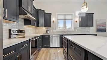 Frigorífic, microones, forn i placa de cuina