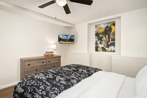 House, Multiple Beds, Balcony, Garden View (1119 S Edinburgh Drive)