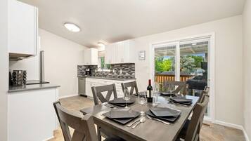 House, Multiple Beds, Balcony, Garden View (1119 S Edinburgh Drive) | Dining