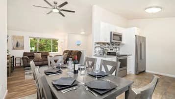 House, Multiple Beds, Balcony, Garden View (1119 S Edinburgh Drive) | Interior