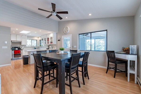 Dining - *Special* Near Lakes~Golf~Ping Pong~Cedar Escape (Show Low)