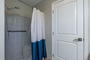 Dusche, Haartrockner, Handtücher