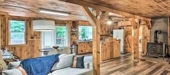 Whispering Woods Cabin - Creekside & Pet Friendly