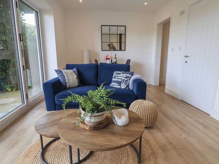 The Bungalow, Pet Friendly, Country Holiday Cottage In Lyme Regis - Axminster