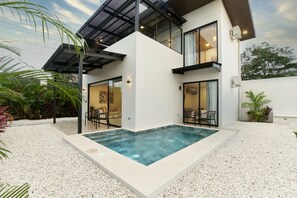 Outdoor pool - Brand-New Private Villa with Pool, Panoramic Views, and Modern Comforts (La Fortuna)