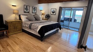 3 Schlafzimmer, Schreibtisch, Bügeleisen/Bügelbrett, Reisekinderbett