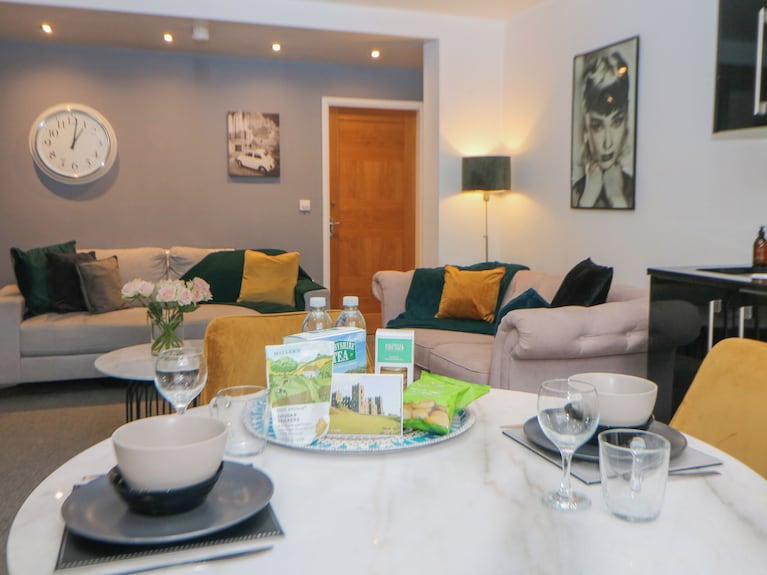 Number 4 Westmoreland, Romantic, With A Garden In Two Dales - Matlock