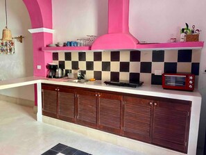 Fridge, oven, stovetop, coffee/tea maker - Keeken House - Downtown & Family by LAHOS (Mérida)