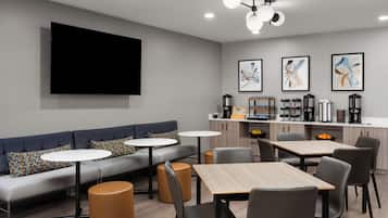 Termasuk sarapan segera setiap hari