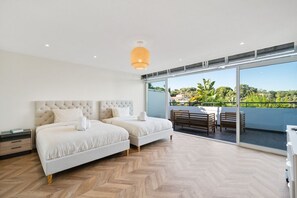 5 bedrooms, iron/ironing board, WiFi, bed sheets