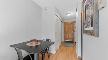 Condo (0 Bedroom) | Property amenity