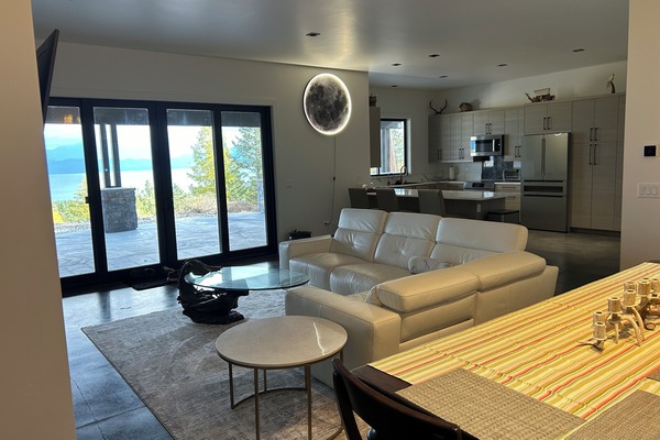 Smart TV, fireplace, DVD player, books