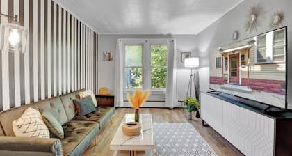 Chic and Comfy apartment centralized in Rochester