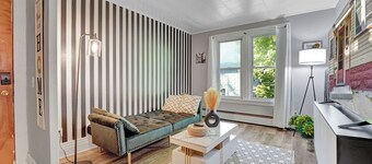 Chic and Comfy apartment centralized in Rochester