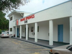 Exterior - Miami Springs Inn (Miami Springs)