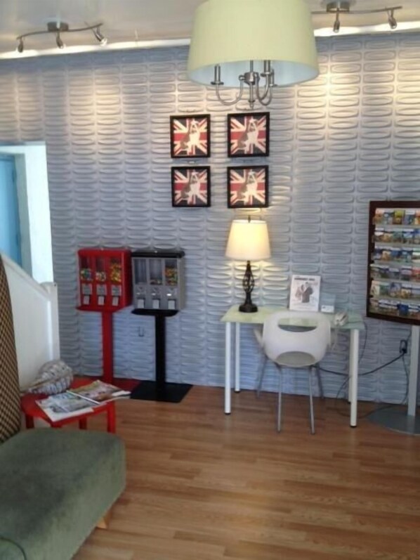 Interior - Miami Springs Inn (Miami Springs)