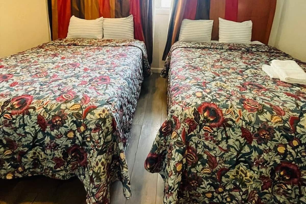 Camera Basic con letto matrimoniale o 2 letti singoli | Wi-Fi gratuito