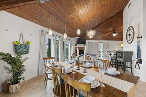 Dining - The Octagon Beach House - 3Min Walk to the Sand (Palm Coast)