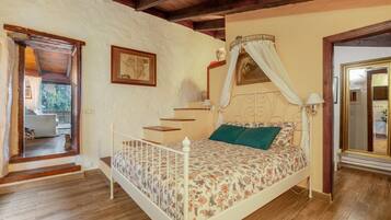 1 dormitorio, tabla de planchar con plancha, wifi gratis y ropa de cama
