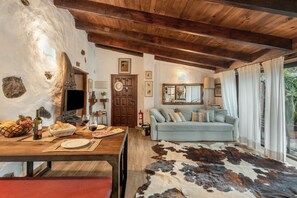 Tv, pejs, dvd-afspiller, stereoanlæg