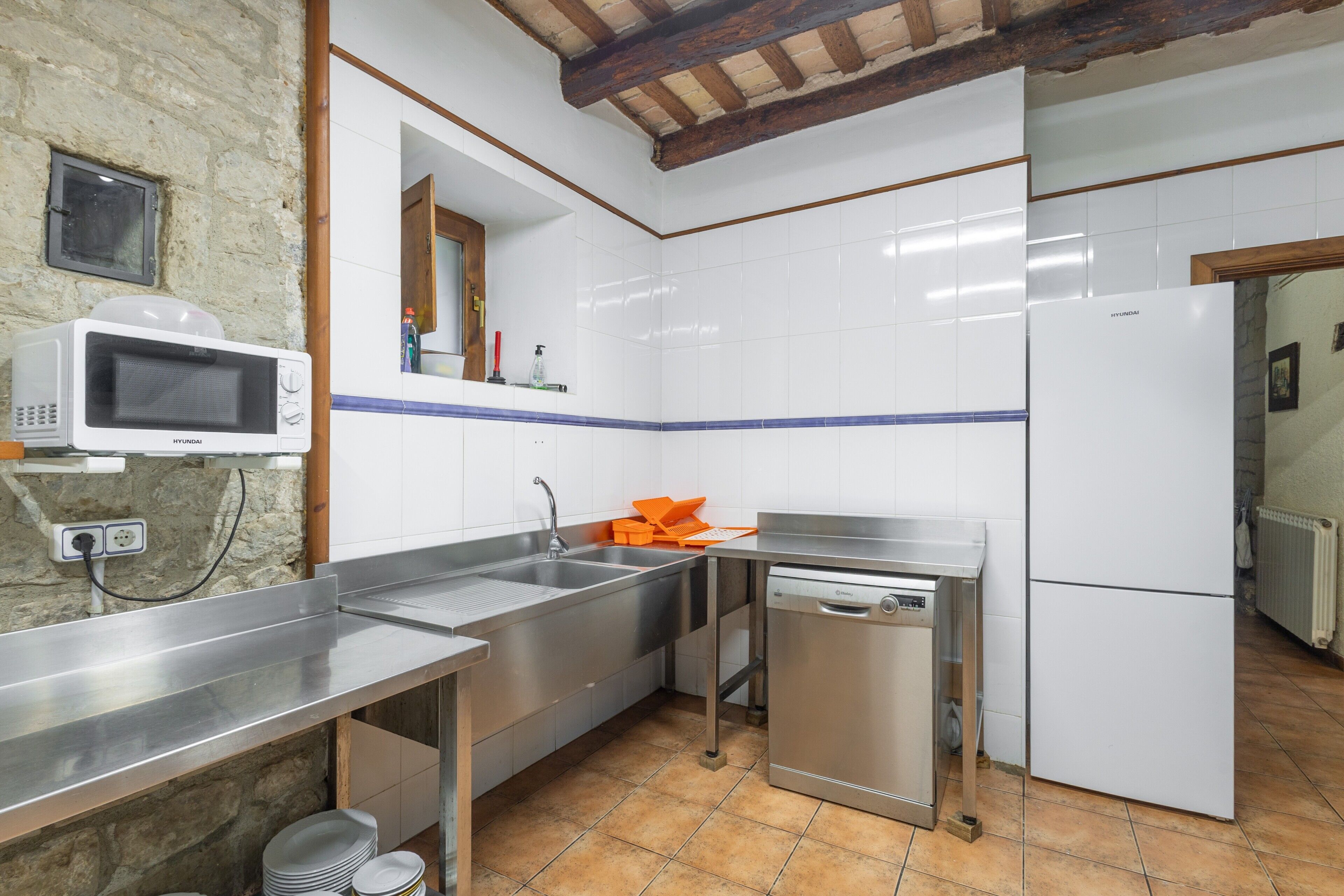 Frigorífic, microones, forn i placa de cuina 