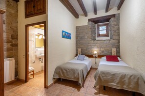 5 bedrooms, iron/ironing board, free WiFi, bed sheets - Country House 'Mas Vinyoles' with Mountain View, Private Pool and Wi-Fi (Centelles)