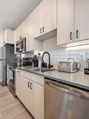 Fridge, microwave, oven, stovetop