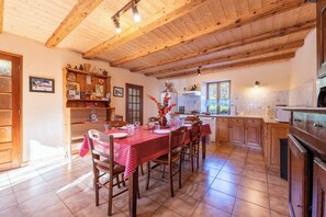 Dining - Cottage 'La Sambuy' with Mountain View and Shared Garden (Faverges-Seythenex)