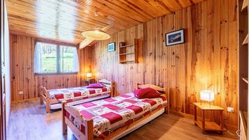 3 bedrooms, iron/ironing board