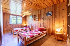 3 chambres, fer et planche à repasser