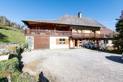 Landhaus 'La Sambuy' mit Bergblick und Gemeinschaftsgarten