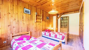 3 chambres, fer et planche Ă repasser