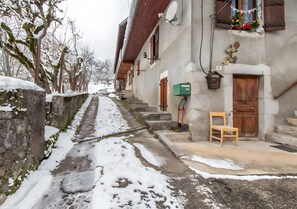 Exterior - Cottage 'La Sambuy' with Mountain View and Shared Garden (Faverges-Seythenex)