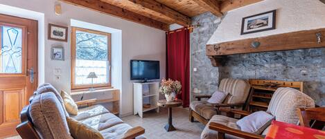 Télévision, cheminée