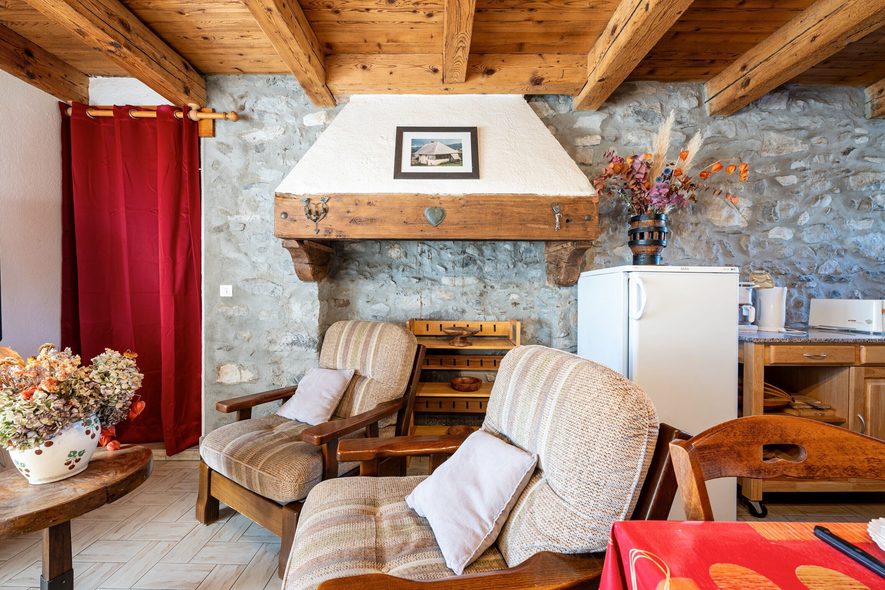 Televisie en een open haard