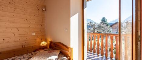 3 chambres, fer et planche Ă repasser