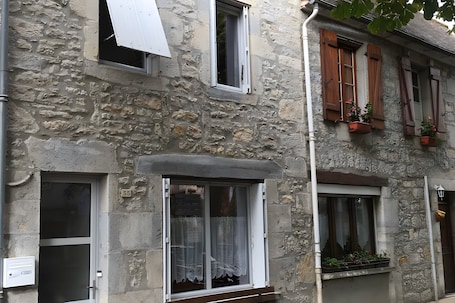 Exterior detail. La Maison Du Tour De Ville with Mountain View, Wi-Fi and Air Conditioning