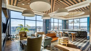 Interior - Luxe Studio with Rooftop Pool (Cincinnati)