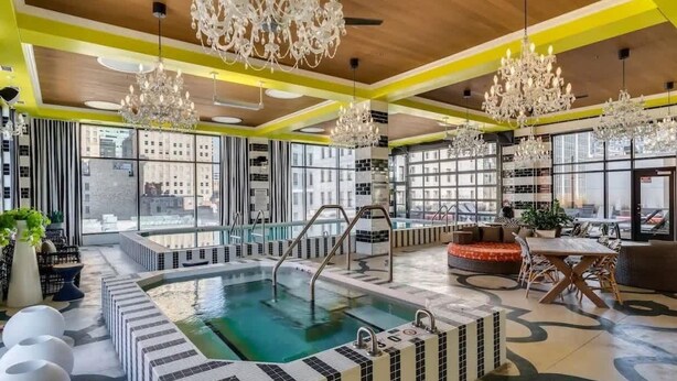 Pool - Luxe Studio with Rooftop Pool (Cincinnati)
