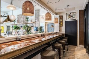 Bar (on property) - Downtown Loft with Pool & Rooftop (Cincinnati)